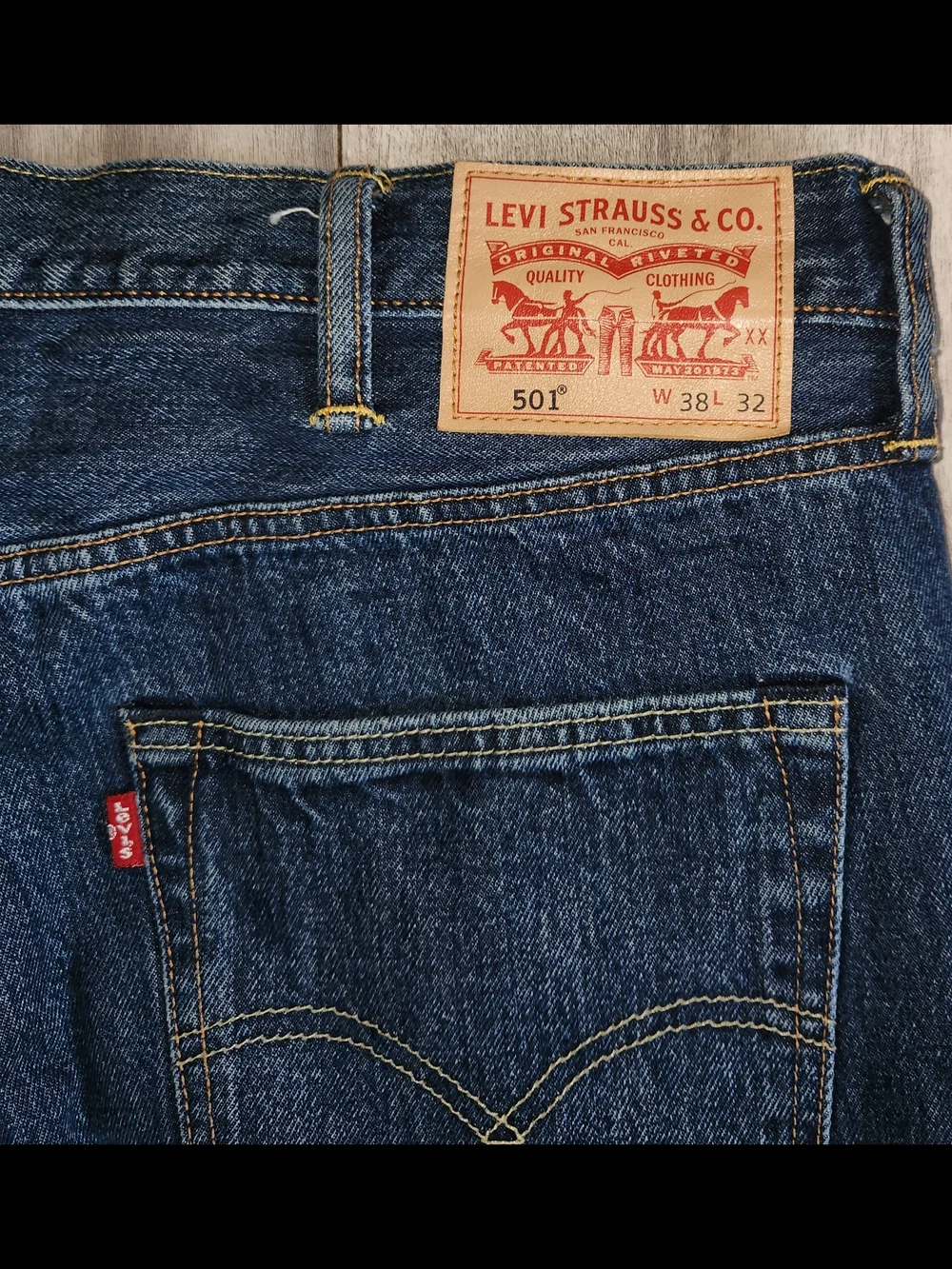 Classic Levi's 501 Dark Wash  Straight Leg Jeans W38